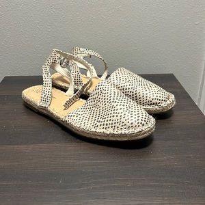 Time and Tru black and cream espadrille 7.5